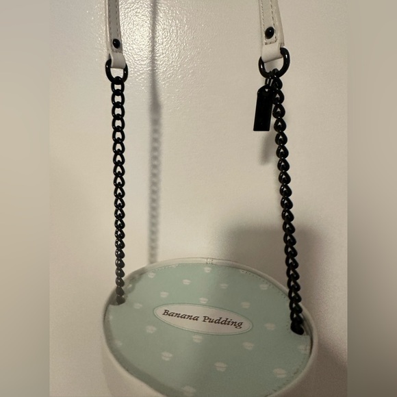 Kate Spade Magnolia Bakery New York City - Picture 8 of 11